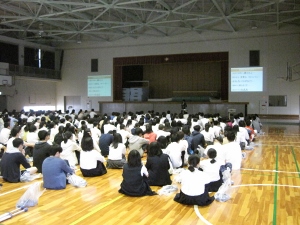 市岡高等学校における薬物乱用防止講演会の様子.jpg