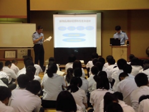 伏木高校での薬物乱用防止講習会の様子.jpg