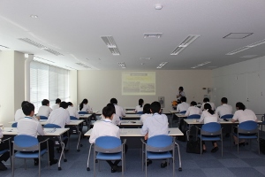 株式会社エーアイテイー税関見学会の様子jpg