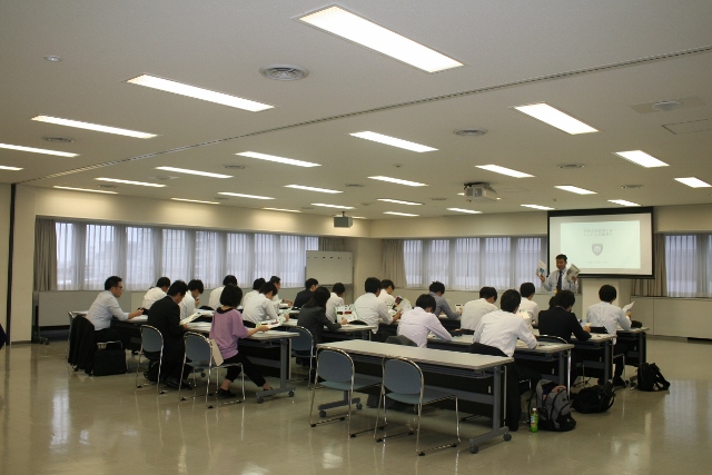 京都地方検察庁税関見学会の様子.jpg