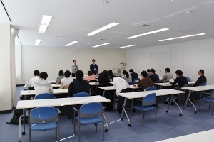 グローバルアイ税関見学会の様子.jpg