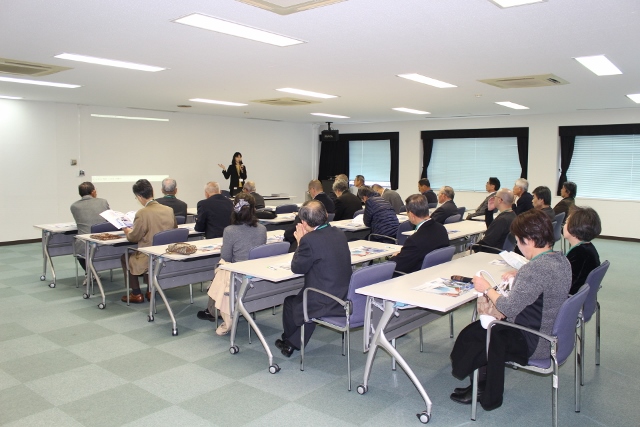 相楽保護区保護司会税関見学会の様子.jpg