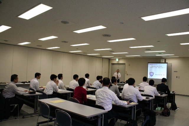 運輸第1委員会税関見学会の様子.jpg