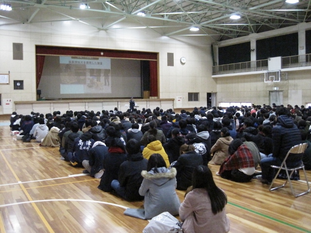 大阪府立高津高等学校薬物乱用防止講演会の様子.jpg