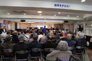 税関コンサートの様子2.jpg