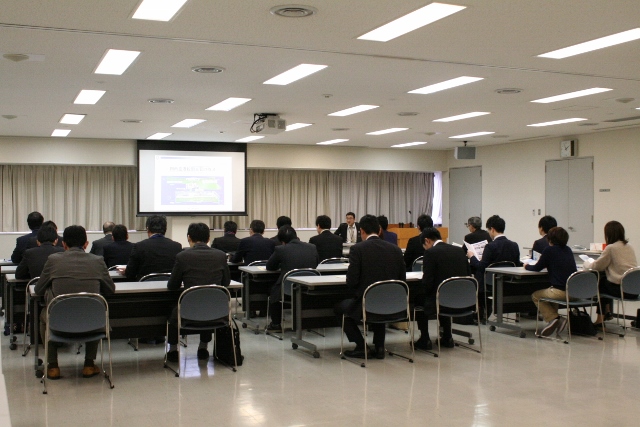 桜友会税関見学会の様子.jpg
