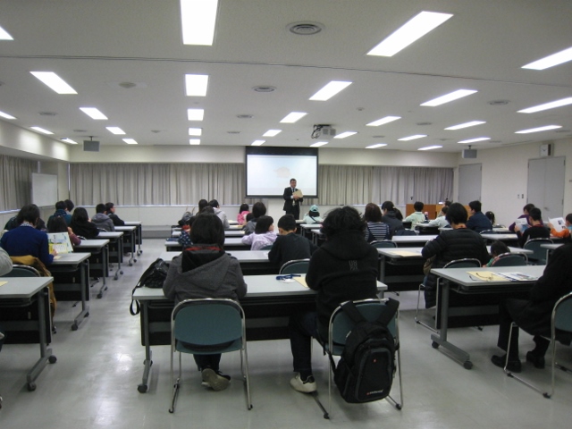 南海電鉄税関見学会の様子.jpg