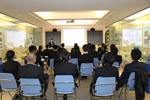 株式会社辰巳商会税関見学会の様子.jpg