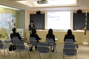 三井倉庫港運株式会社税関見学会の様子.jpg