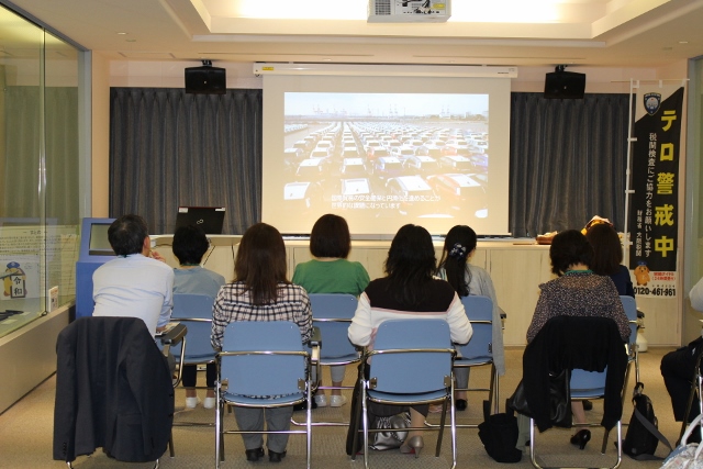 損保ジャパン税関見学会の様子.jpg