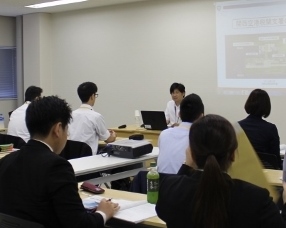 関西空港税関支署 株式会社全日警に対し税関講演を実施 関西空港税関支署 株式会社全日警に対し税関講演を実施した様子