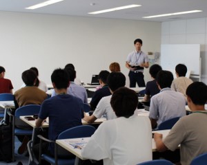 龍谷大学生活協同組合に対し税関見学会を実施 見学会の様子