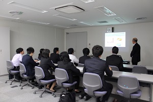関西空港税関支署 大津地方検察庁司法修習生に対し税関見学会を実施 ugoki_20191024_1.jpg