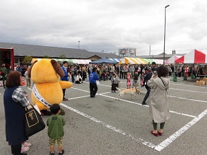 伏木税関支署及び伏木税関支署富山出張所 「第14回魚津産業フェア〇〇(まるまる)魚津」のイベントに参加 イベントの様子