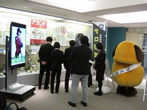 大阪税関 大阪弁護士会司法修習生に対し税関見学会を実施 説明会の様子