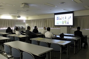 関西空港税関支署 柏原事業所防犯協会に対し税関見学会を実施 見学会の様子
