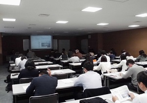 関西空港税関支署 日本機械輸出組合大阪支部に対し税関見学会を実施 見学会の様子