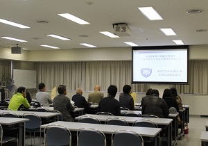 関西空港税関支署 寝屋川市社会を明るくする運動友中地区推進委員会に対し税関見学会を実施 見学会の様子