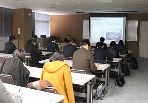 関西空港税関支署 日本関税協会に対し税関見学会を実施 見学会の様子