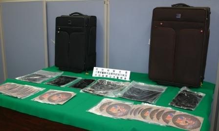 摘発したあへん約3,426グラムとLSD10,000片