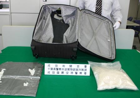 スーツケースに隠匿された覚せい剤