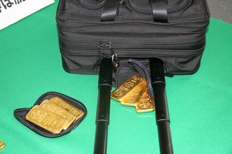 �L�����[�o�b�O����蕔���ɉB����Ă�������