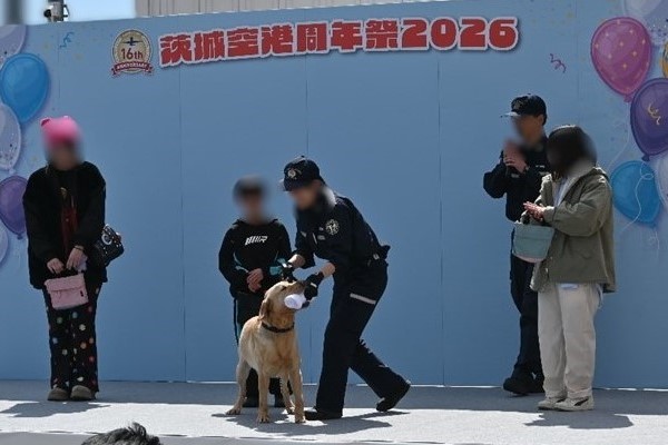 ����T�m���Ɗϋq���G�ꍇ���Ă���l�q