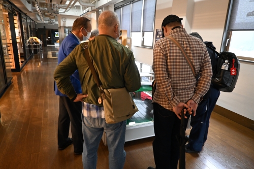 �����W�������̕ʂ̏ꏊ�ŌW�����������Ă���l�q