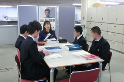 飯島中学校の生徒に対し体験学習を実施(2018年2月)