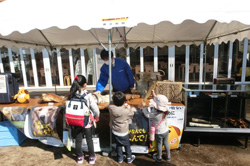 横浜市立野毛山動物園で税関展を開催(2018年3月)