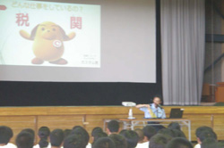壬生中学校にて薬物乱用防止教室を開催�@(2018年6月)