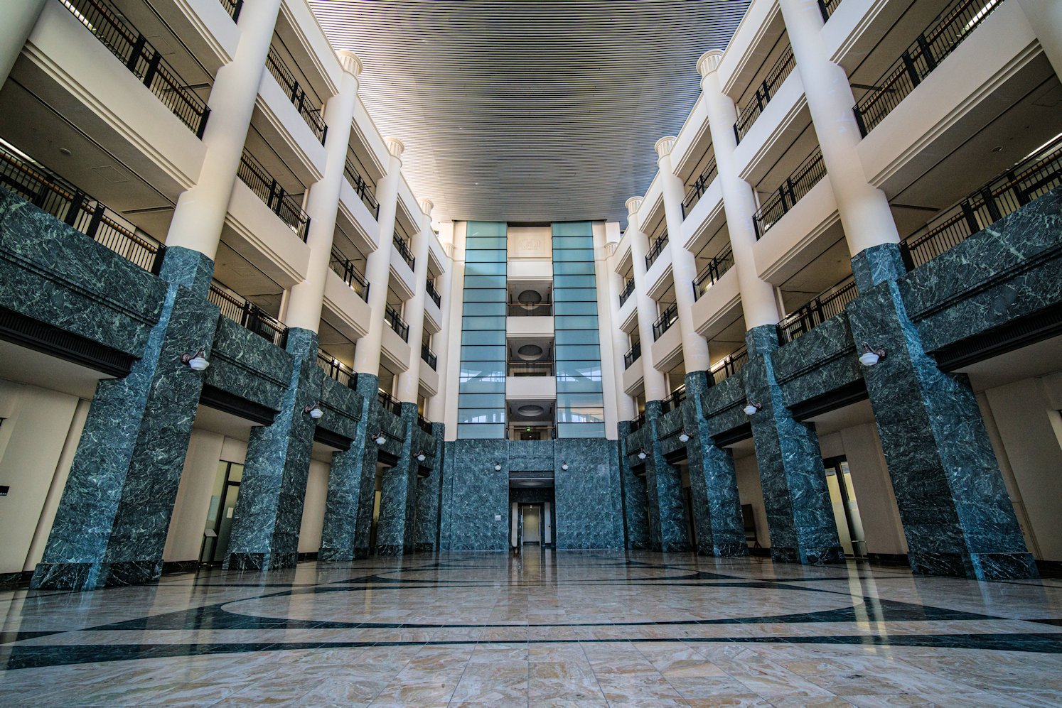 新館アトリウム1