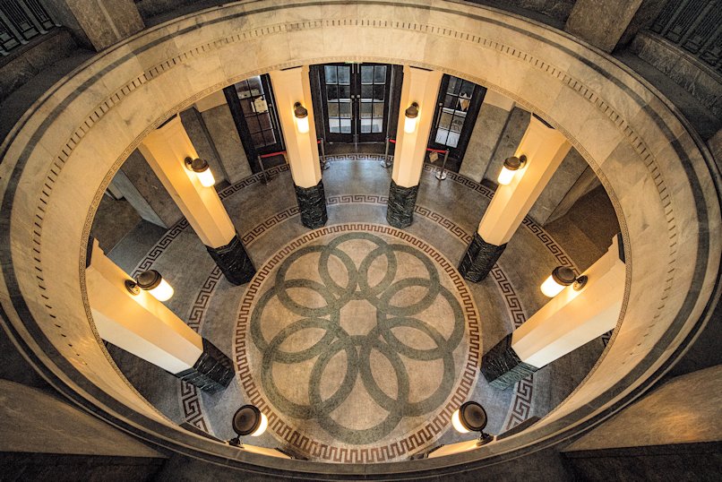 東門エントランスホール