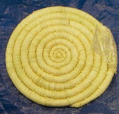 犯則物件である覚醒剤が隠匿されていた敷物状のものの写真