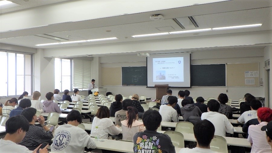 徳島文理大学総合政策学部での講義の様子