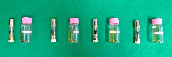写真2 カートリッジから液状物を取り出したもの(瓶については証拠品にあらず) 大麻密輸入事件_1