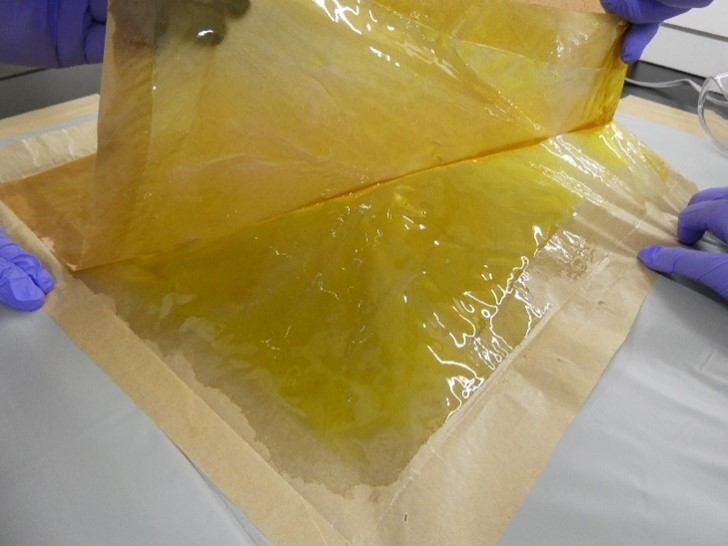 麻薬(デルタ9THC)を含有する黄色液状物