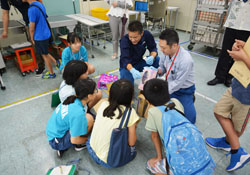 郵便物検査の様子 郵便物検査の様子