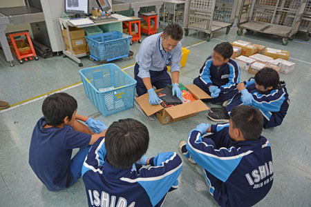 熱心に聞き入る生徒達 熱心に聞き入る生徒達