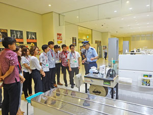 施設見学の様子 施設見学の様子