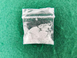 A覚醒剤が入った袋(拡大) A覚醒剤が入った袋(拡大)