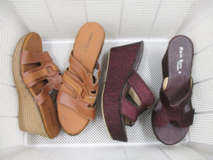 @覚醒剤が隠ぺいされたサンダル2足 @覚醒剤が隠ぺいされたサンダル2足