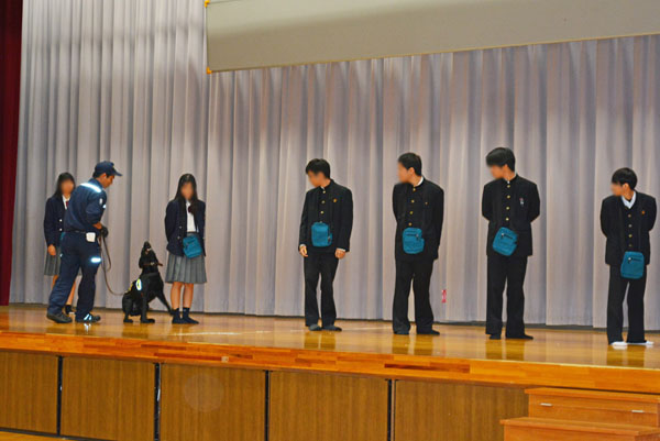 麻犬デモの様子 麻犬デモの様子