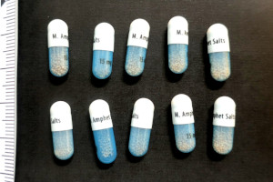 カプセル内に入った覚醒剤 カプセル内に入った覚醒剤