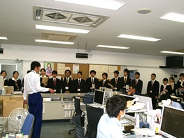 専門学校生に対する税関業務説明会