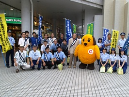 沖縄通関業会との合同街頭キャンペーン(那覇市パレットくもじイベント広場)