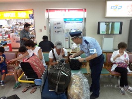 協力依頼の呼びかけ1(那覇空港国際線旅客ターミナル) 協力依頼の呼びかけ1(那覇空港国際線旅客ターミナル)