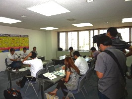 報道機関に対する差止状況発表の様子 報道機関に対する差止状況発表の様子