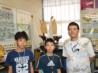 沢岻小学校生の税関見学会 沢岻小学校生の税関見学会