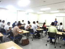 沖縄県警職員へ業務見学実施1 沖縄県警職員へ業務見学実施1